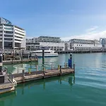 *Vibrant Viaduct Harbour Apartment With Balcony & Best Location* Auckland