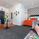 *Vibrant Viaduct Harbour Apartment With Balcony & Best Location* Auckland