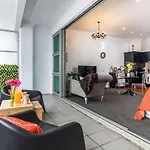 *Vibrant Viaduct Harbour Apartment With Balcony & Best Location* Auckland