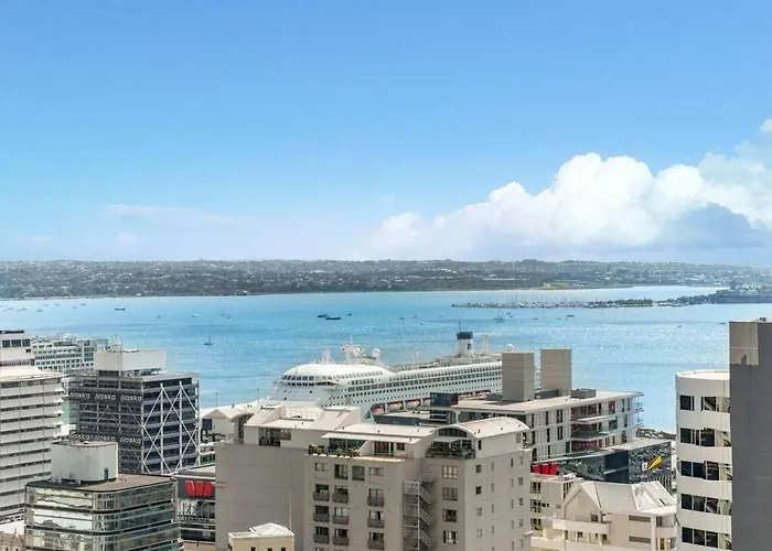 High Floor With Amazing Harbour View 2 Bedroom Apt