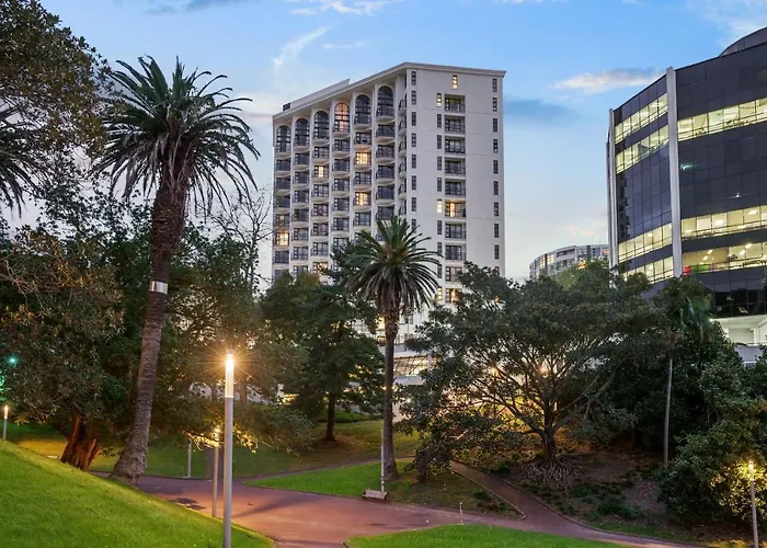 Parkside Hotel & Apartments