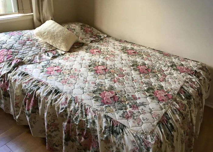 Nest In West Home Stay