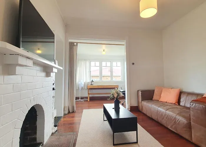 Bright And Modern Oasis In Kingsland