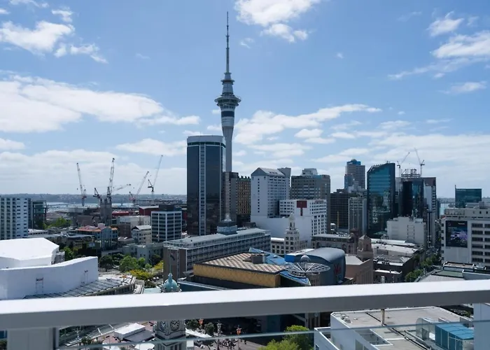 Apartment With Brilliant Views In Auckland Cbd