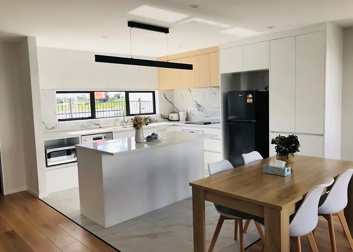 Modern & Luxurious Home 3
