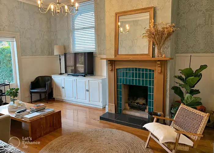 Auckland City Villa