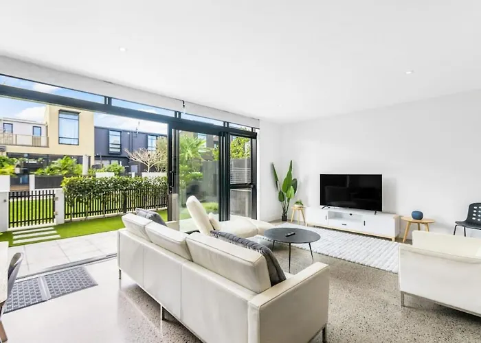 Hobsonville Point Enchanter With Parking And Wi-Fi