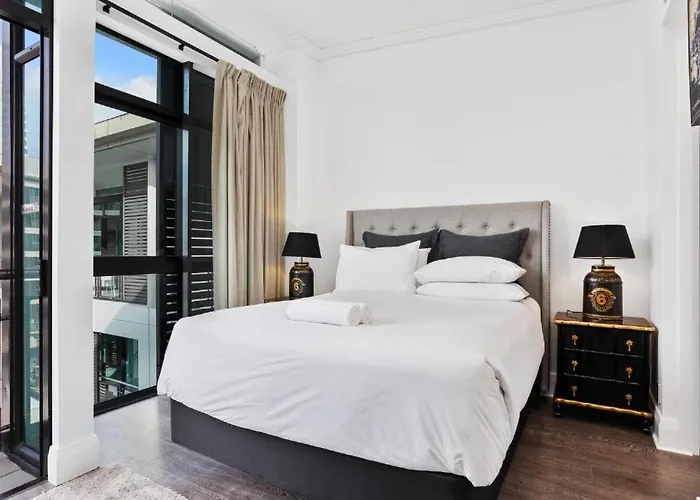 High-End Viaduct Studio Apartment!