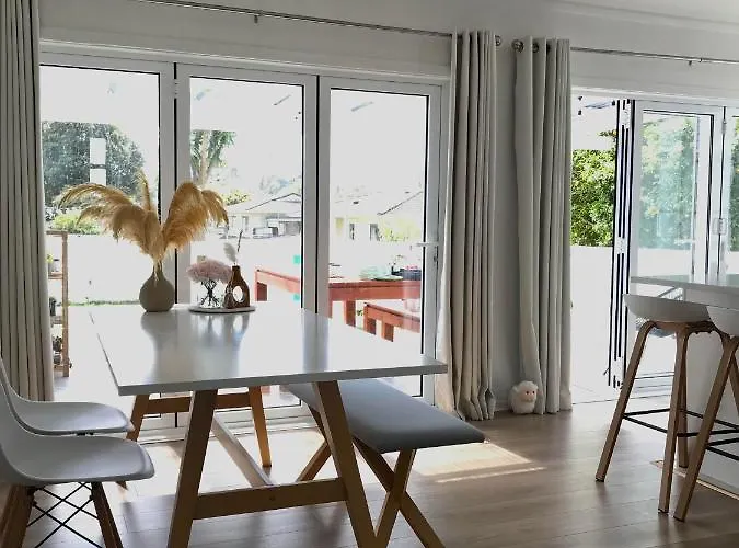 Bright & Comfy Stay In Newly Renovated Home With Parking