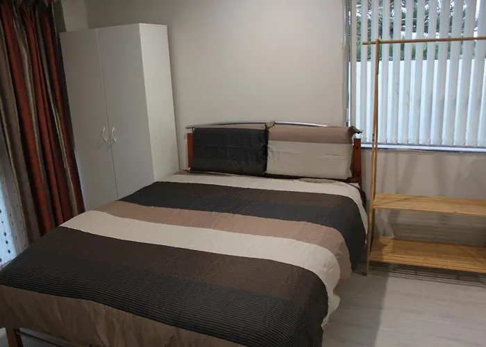 Private Studio With Self Check-In, Ensuite, Wifi & Kitchenette