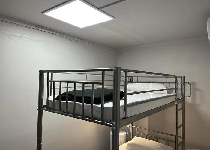 Hit Hostel