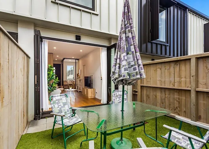 Fresh & Sleek Grey Lynn Unit With Private Patio