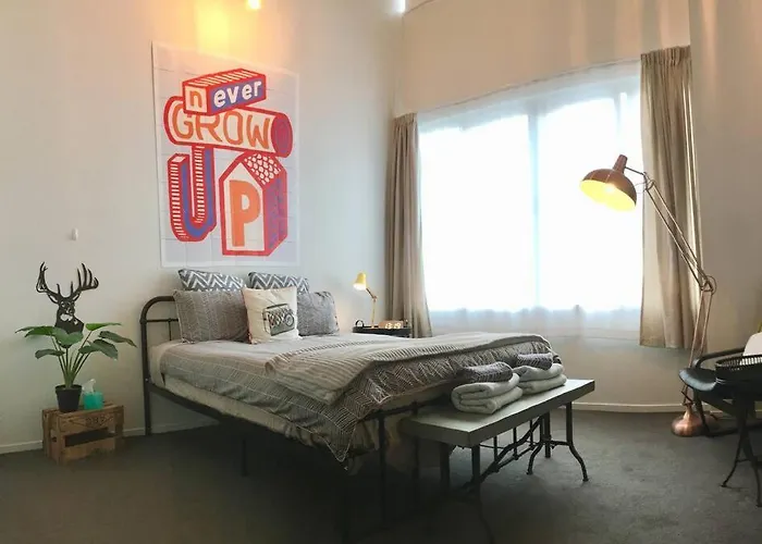 Character Apartment In Central Downtown Auckland