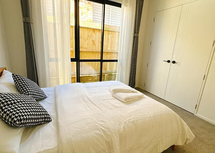 Room At Brand New House At Lincoln Road