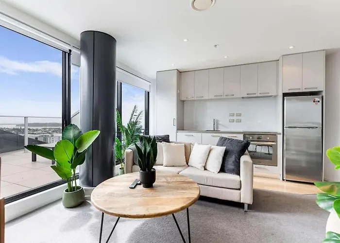 Sky Tower View 2Br Apt W Gym & Pool Access