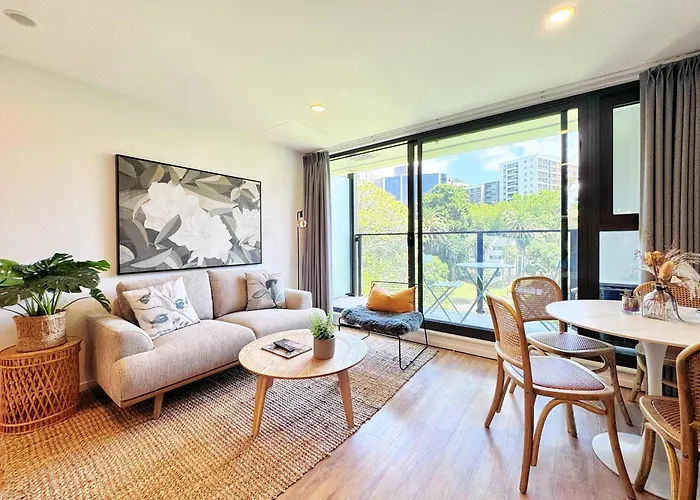 Incredible Park & Skytower View - Free Parking & Ac