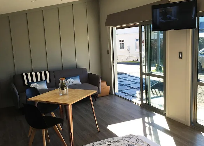 Kohimarama Beach Bed & Breakfast - Style And Privacy In Superb Location
