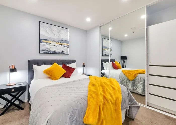 Chic Metro Apartment With Free Parking And Air-Con