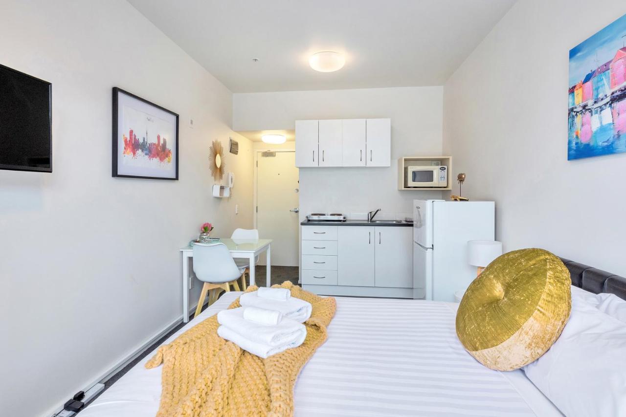 Cosy At The Cambridge With Wi-fi And Netflix Auckland