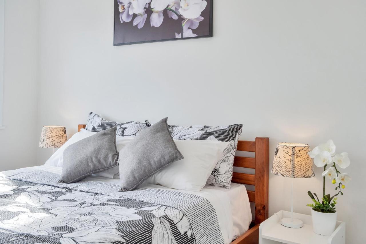 Holiday home Spacious 3br Nr Middlemore & Airport W Free Netflix