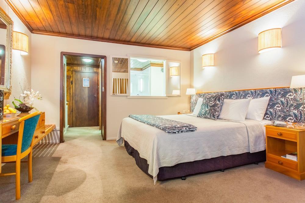 Waitakere & Spa