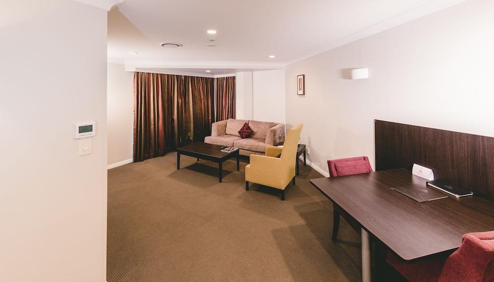 Parkside & Hotel Auckland