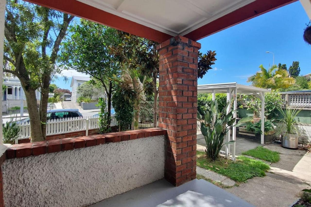 Bright And Modern Oasis In Kingsland *