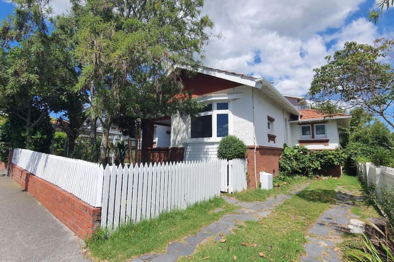 Bright And Modern Oasis In Kingsland *