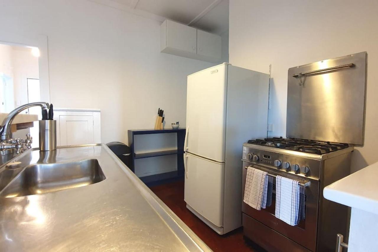 Holiday home Bright And Modern Oasis In Kingsland *