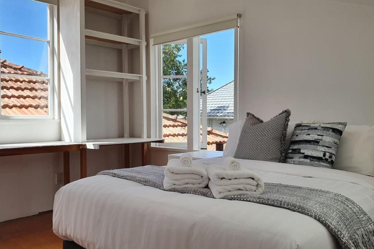 Bright And Modern Oasis In Kingsland