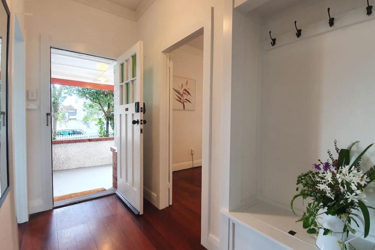 Bright And Modern Oasis In Kingsland *