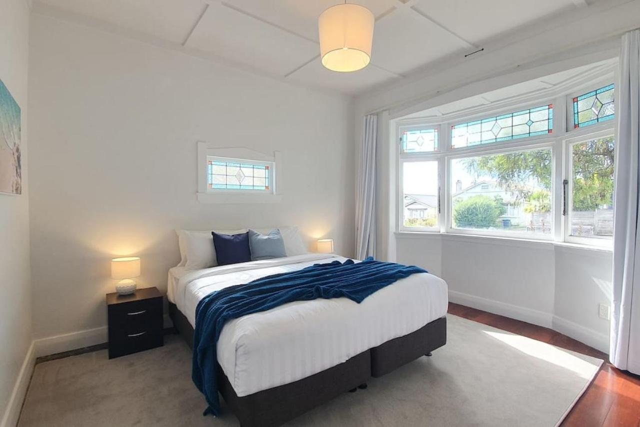 Bright And Modern Oasis In Kingsland
