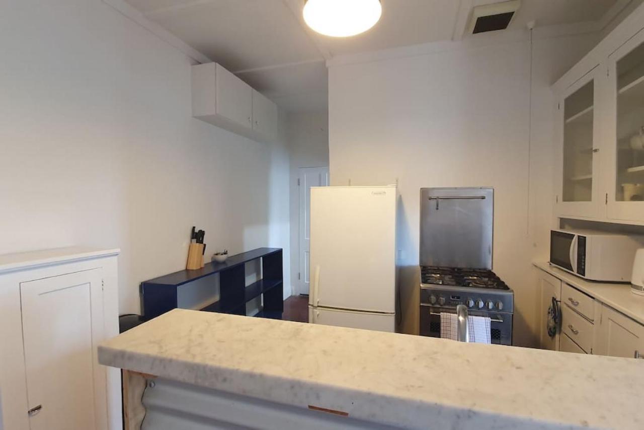 Bright And Modern Oasis In Kingsland *
