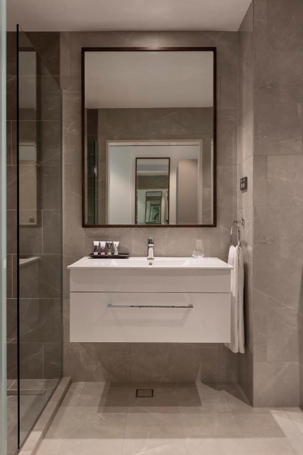 Mercure Queen Street Hotel 4*