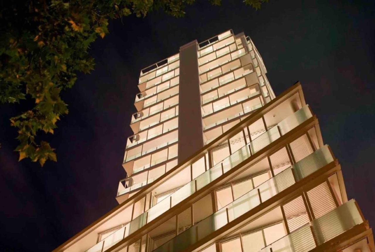 High Floor With Amazing Harbour View 2 Bedroom Apt * Auckland