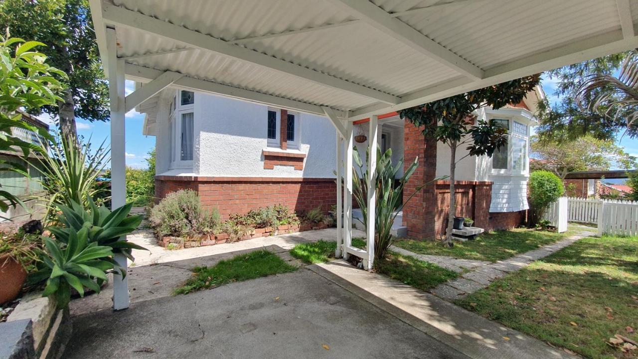 Bright And Modern Oasis In Kingsland