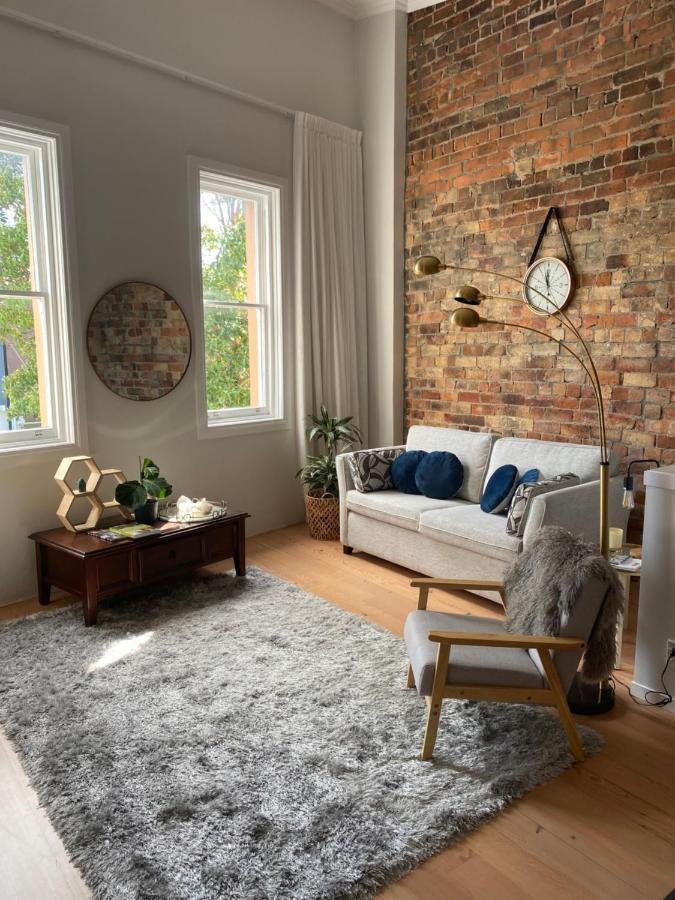 Lofty Grey Lynn Apartment *