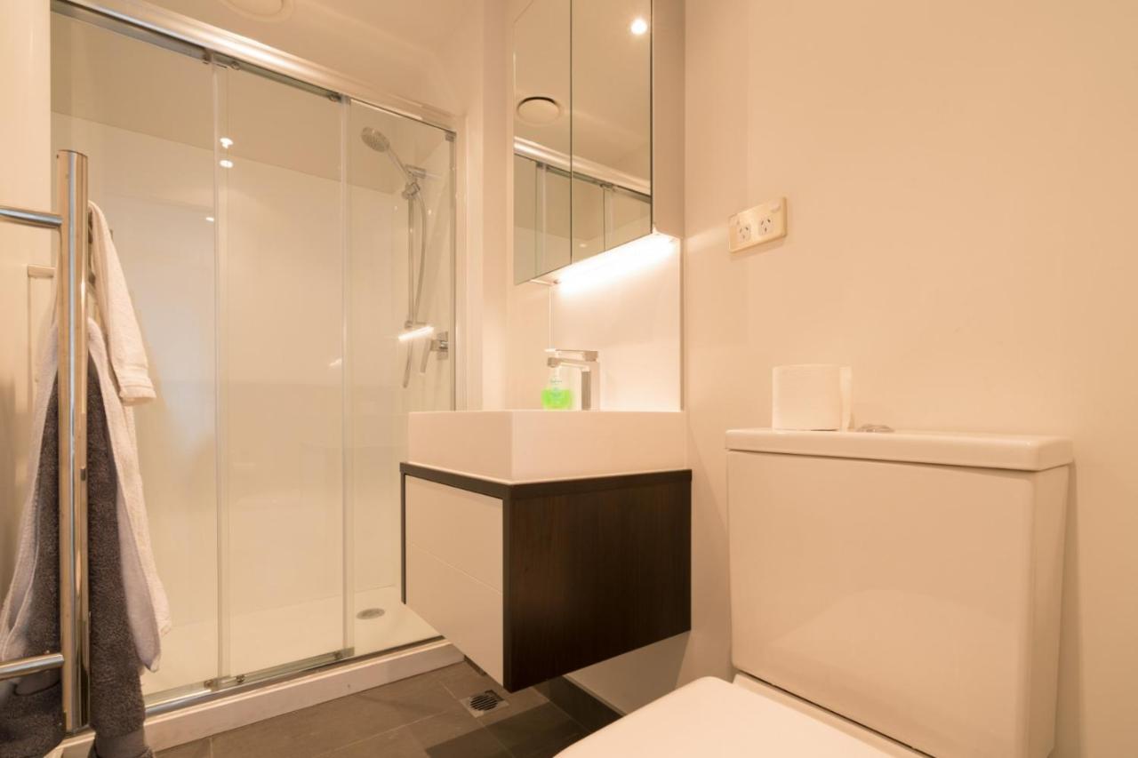Apartment With Brilliant Views In Cbd Auckland