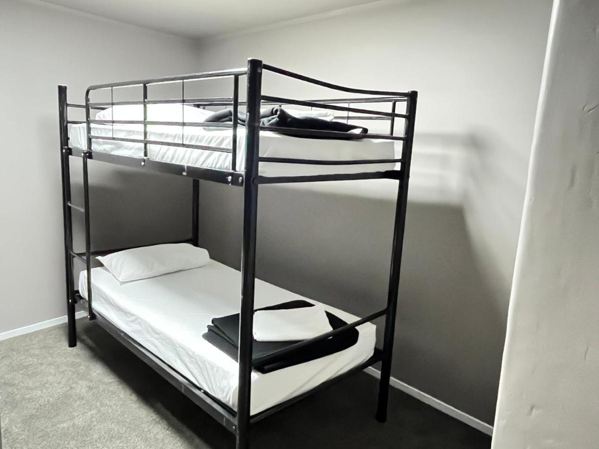 Hostel Hit *