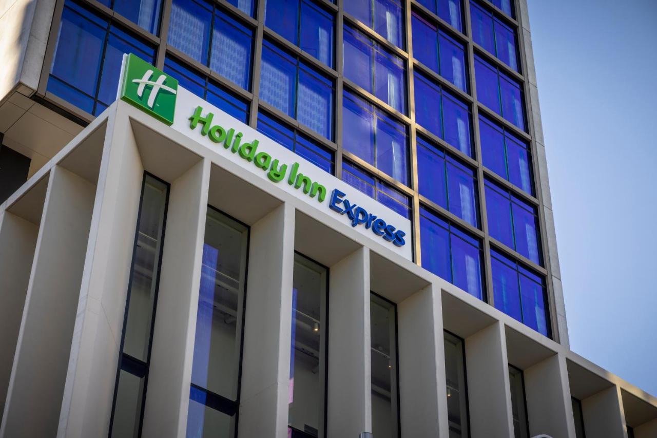 Express Centre By Ihg Hotel 4*