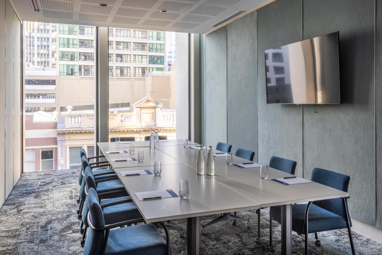 Express Centre By Ihg Hotel 4*