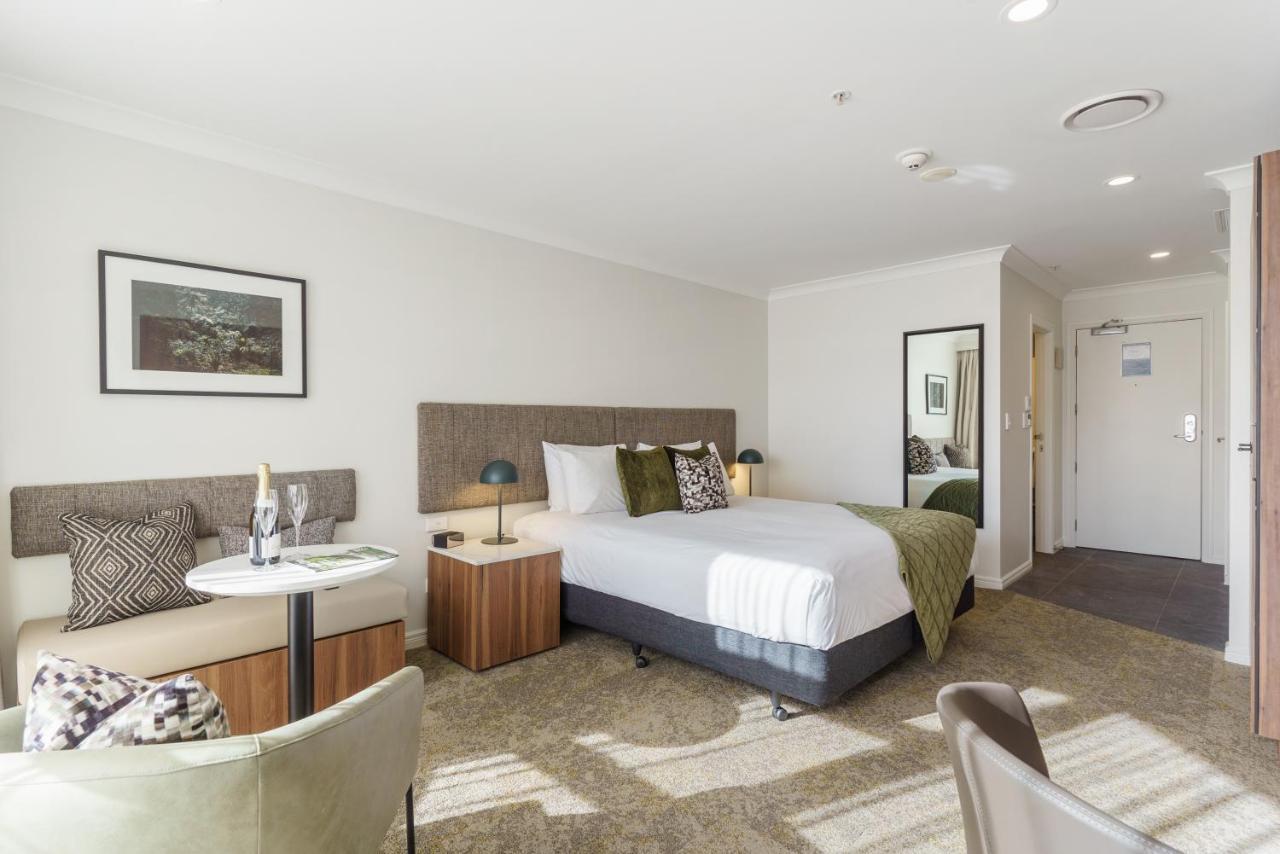 Parkside & Hotel