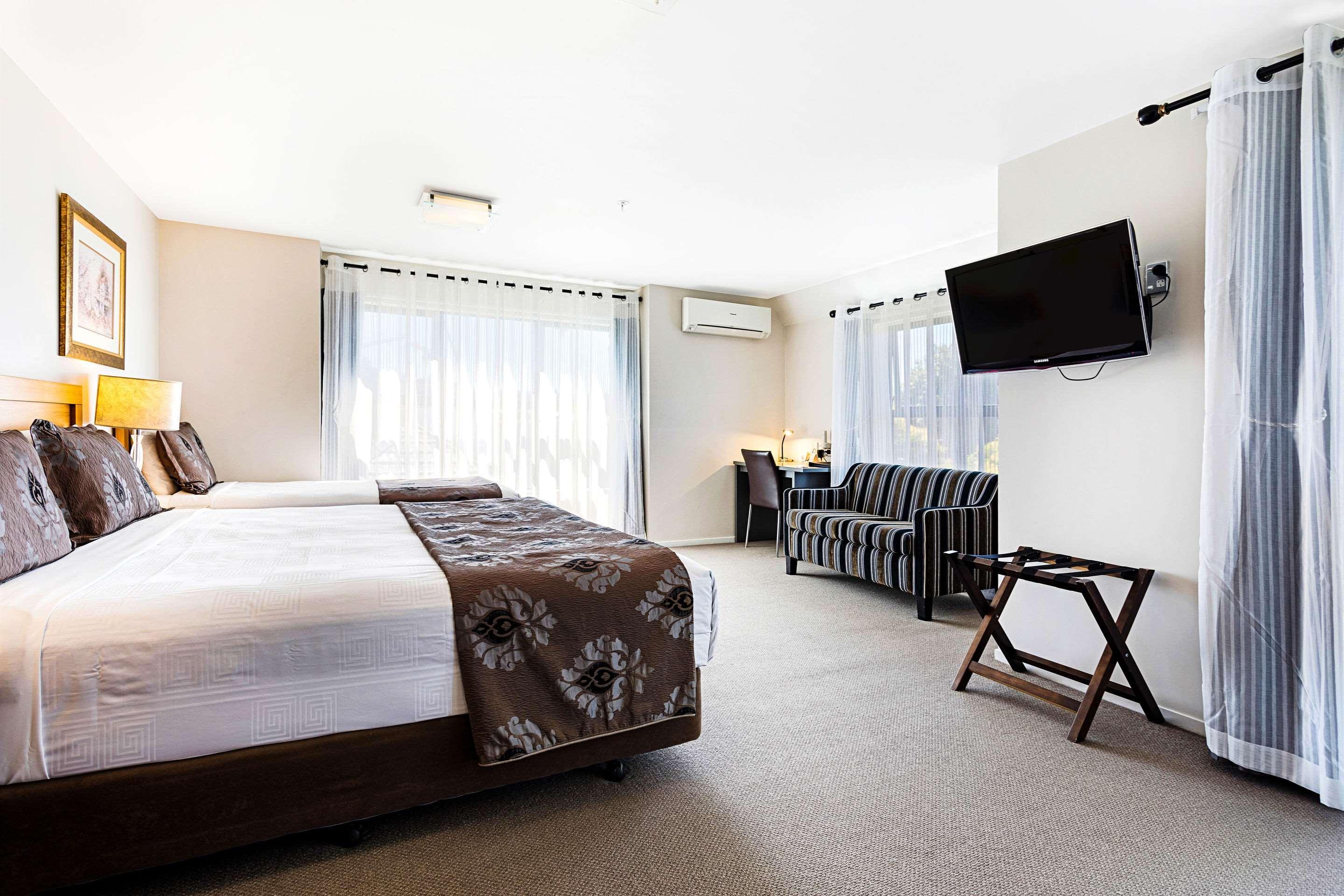 Alexander 4* Auckland