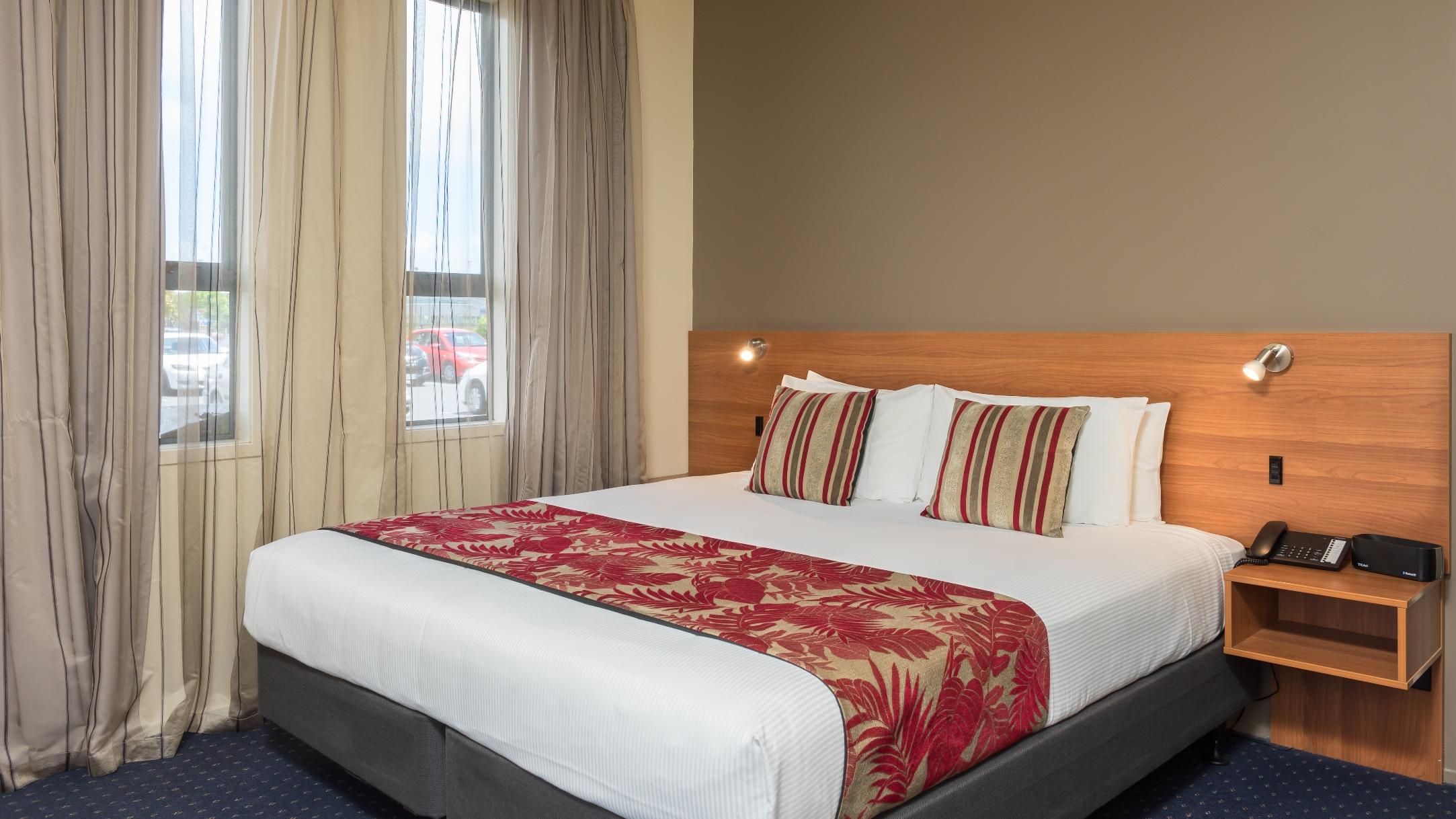 Heartland Airport Hotel