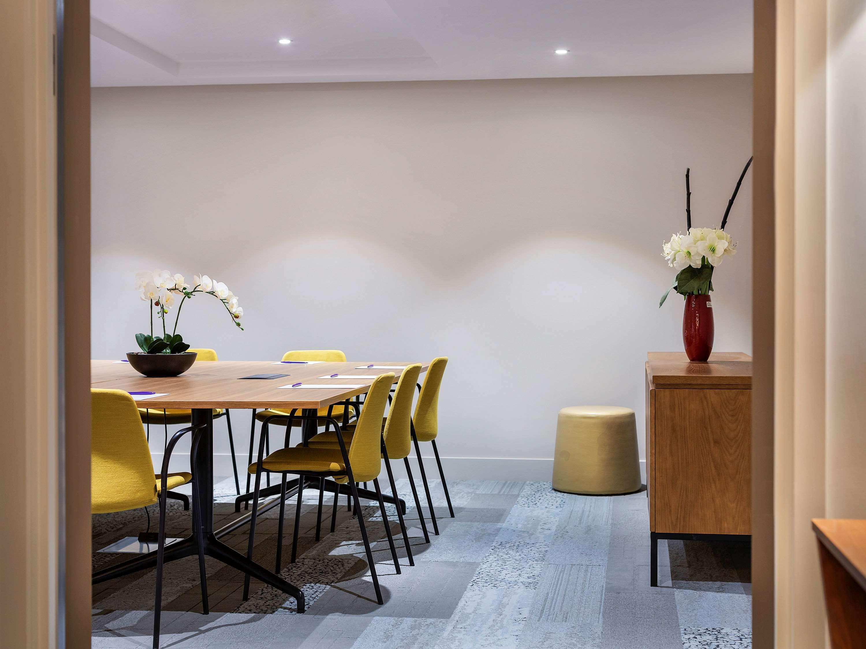 Mercure Queen Street Hotel 4*