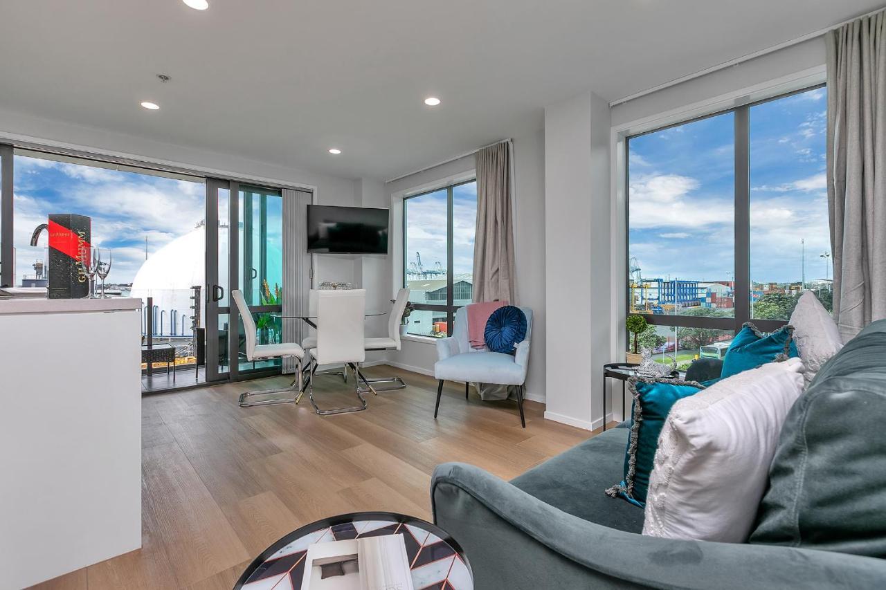 Your Renovated Retreat + Cp Apartment
