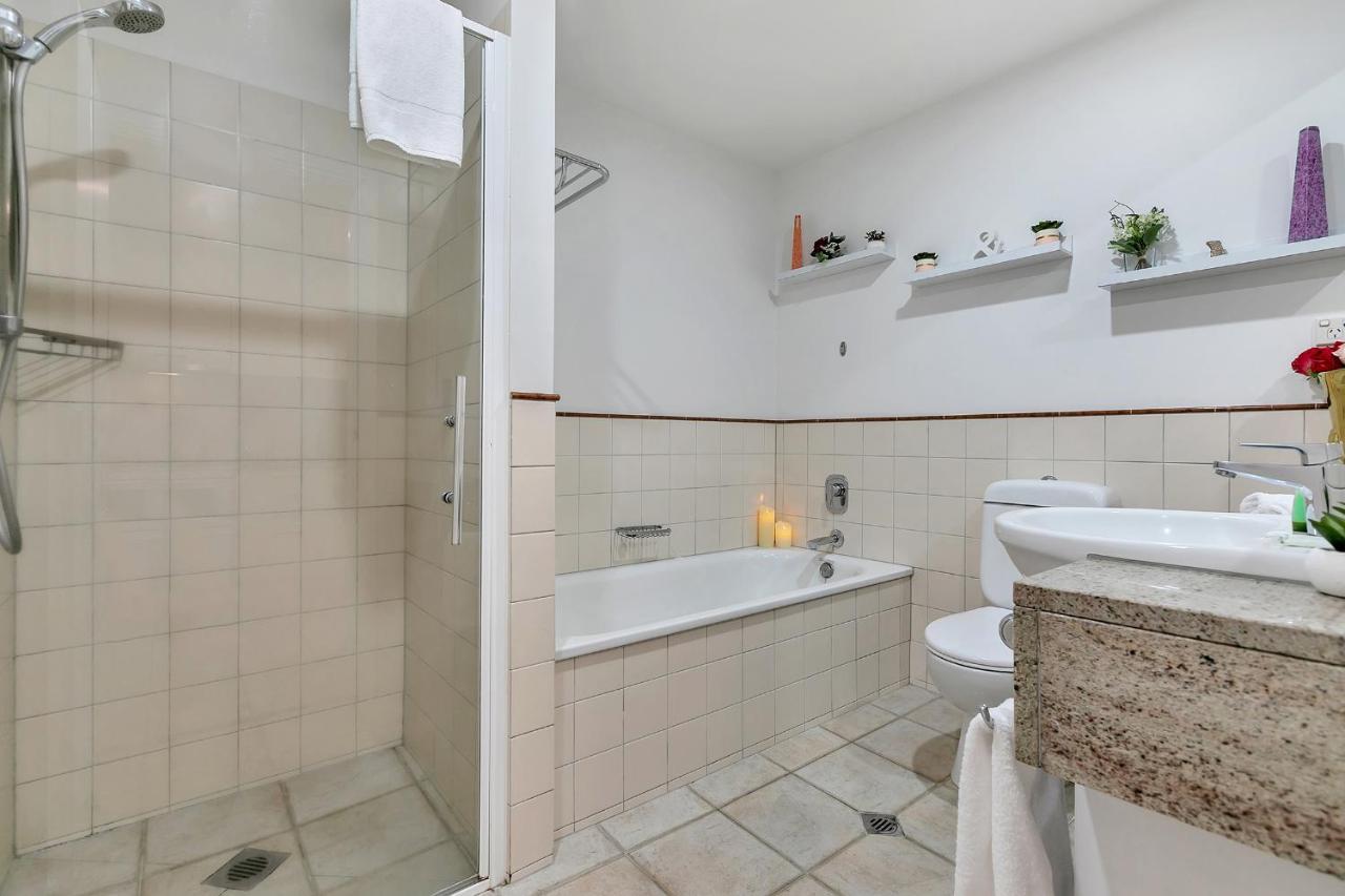 Your Family Getaway - Rooftop & Pool! Apartment *