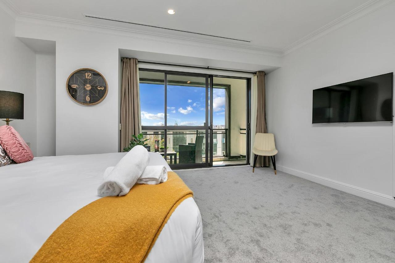 Apartment Your Family Getaway - Rooftop & Pool!