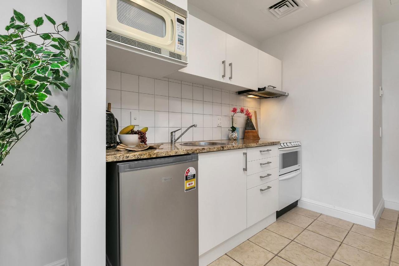 Your Family Getaway - Rooftop & Pool! Apartment *