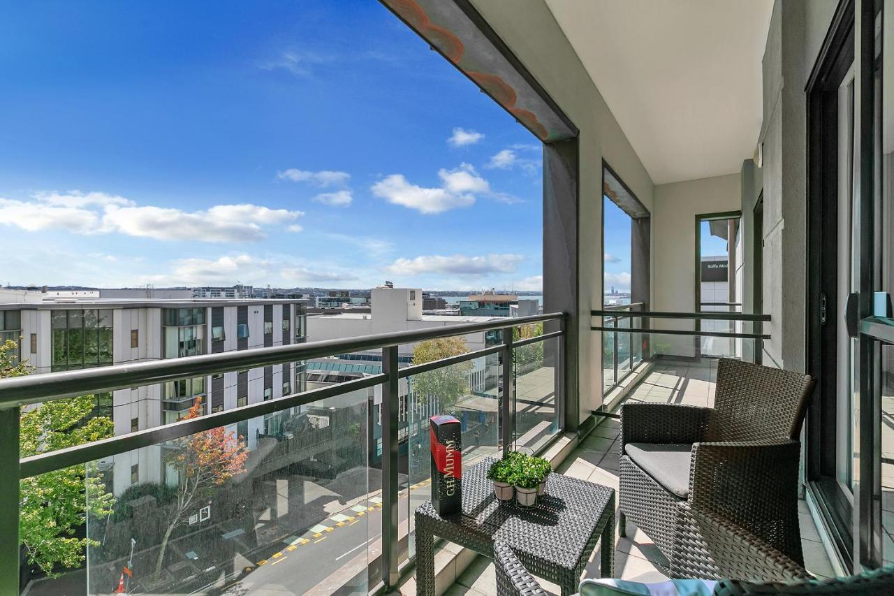 Apartment Your Family Getaway - Rooftop & Pool! *